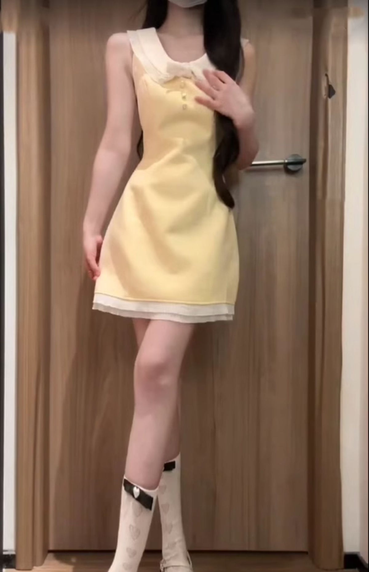 Beautiful dress with a sense of wealth, doll collar and waist yellow skirt new style R0809
