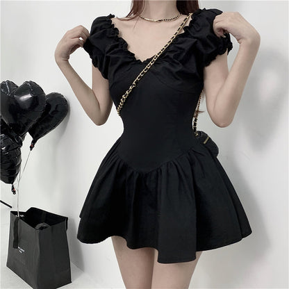 Tea break French pleated dress 2025 new waist slim Hepburn style little black dress R0152