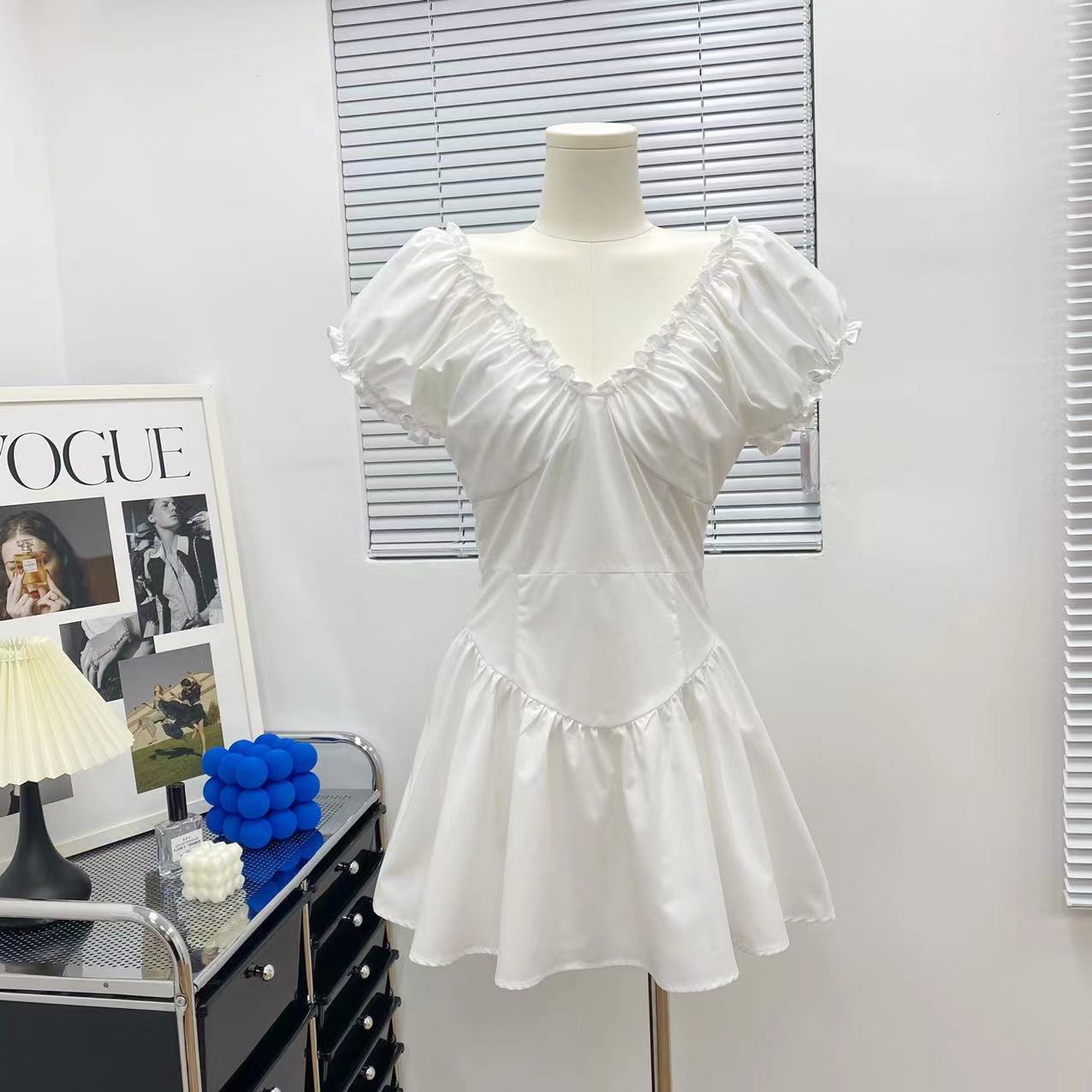 Tea break French style white pleated dress new style high-end waist slimming sweet princess dress R0153