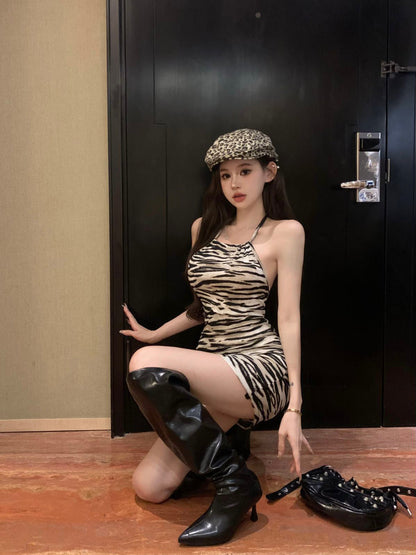 Spring Retro Halter Neck Pleated Backpack Hip-revealing Suspender Dress Women's Short Skirt R3148