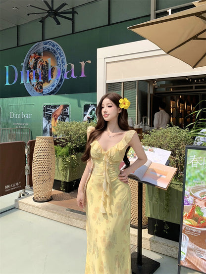 Yellow v-neck floral dress with ruffles, beautiful and unique waist-hugging hip skirt R0500