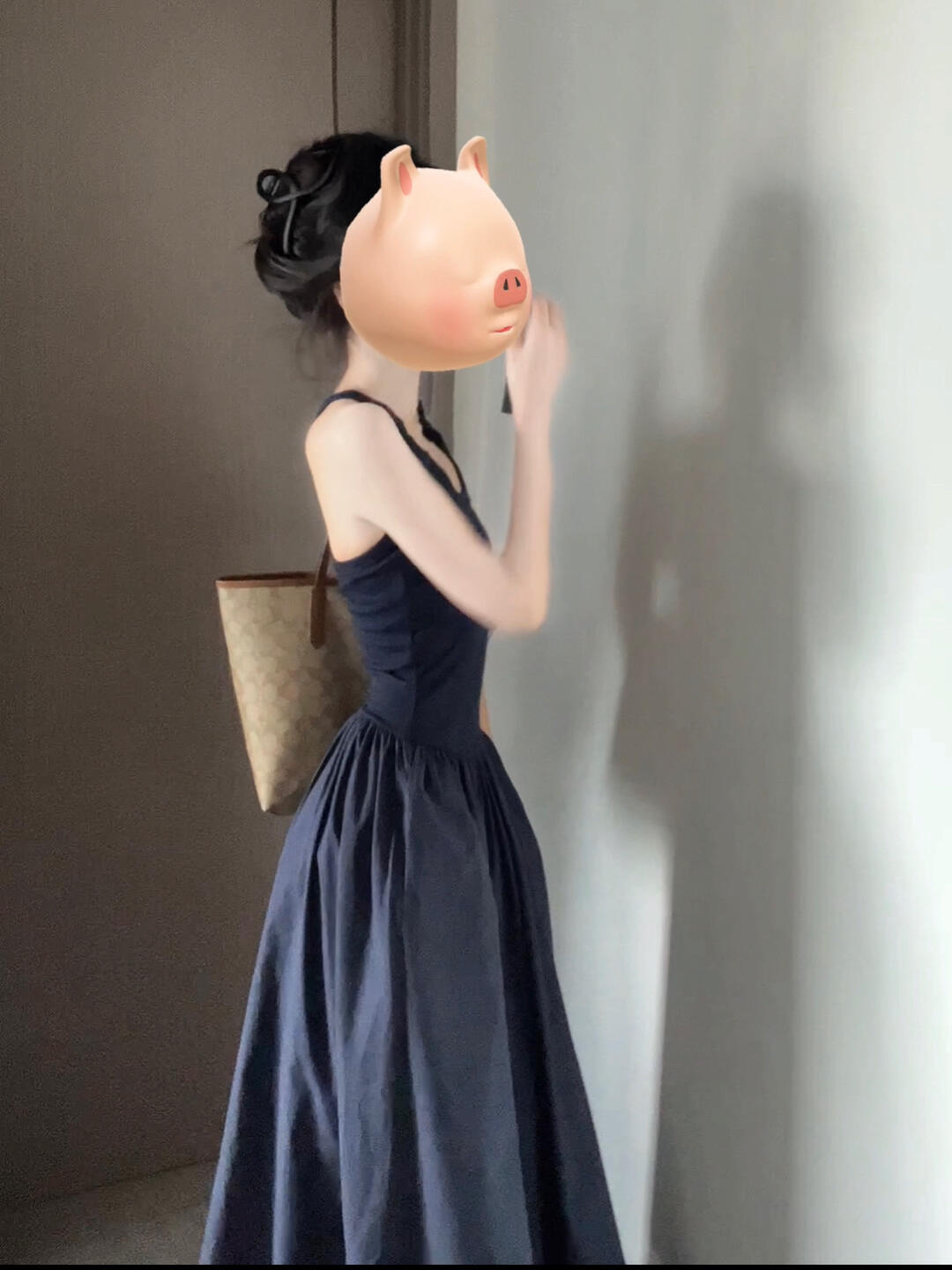 Black dress temperament high-end sleeveless halter neck waist long dress design backless dress R0438