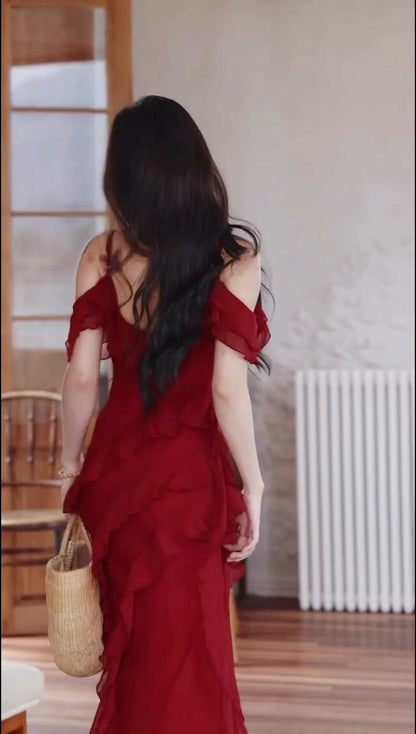 Retro red one-shoulder suspender dress high-end temperament beach dress R0774