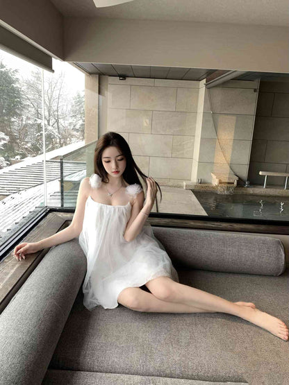 Gentle temperament white suspender dress 2025 new beautiful loose bud short skirt R0777