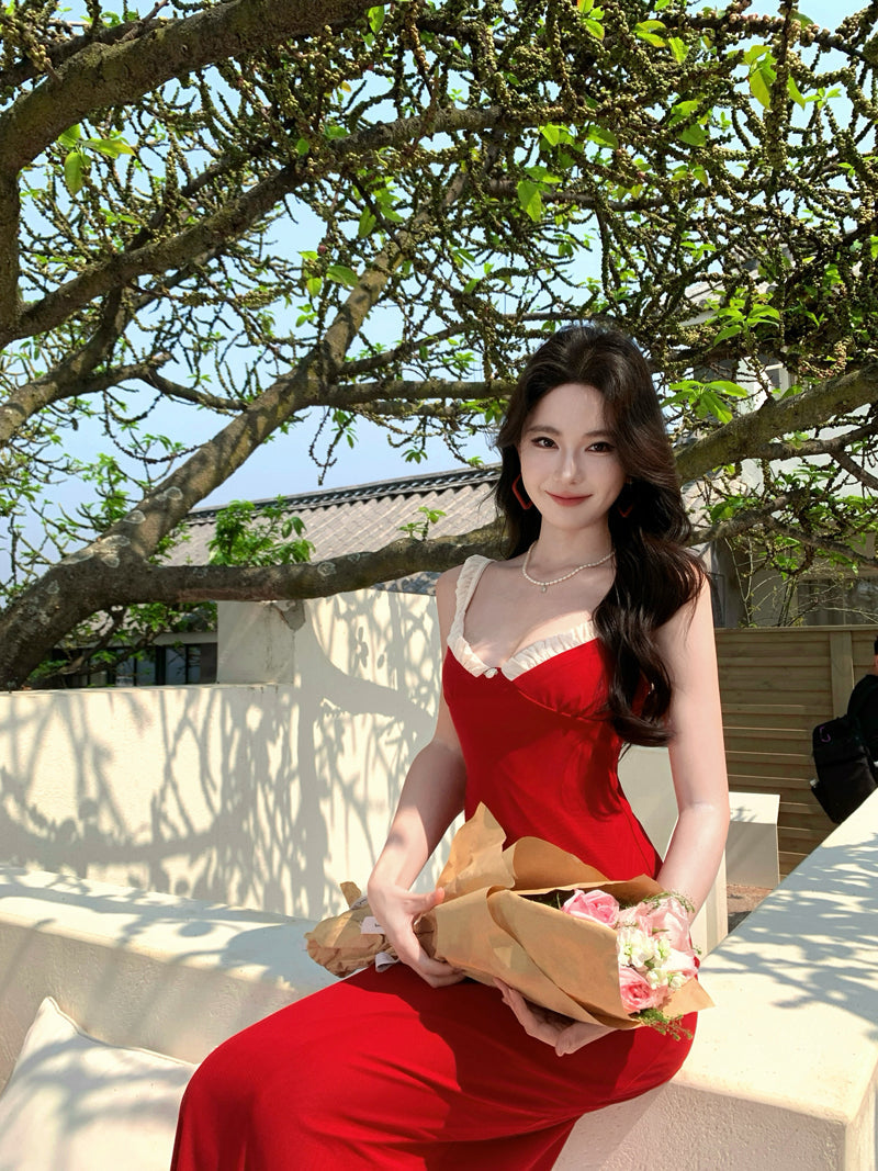 Retro red suspender dress 2025 new holiday style temperament figure waist hip skirt R0722