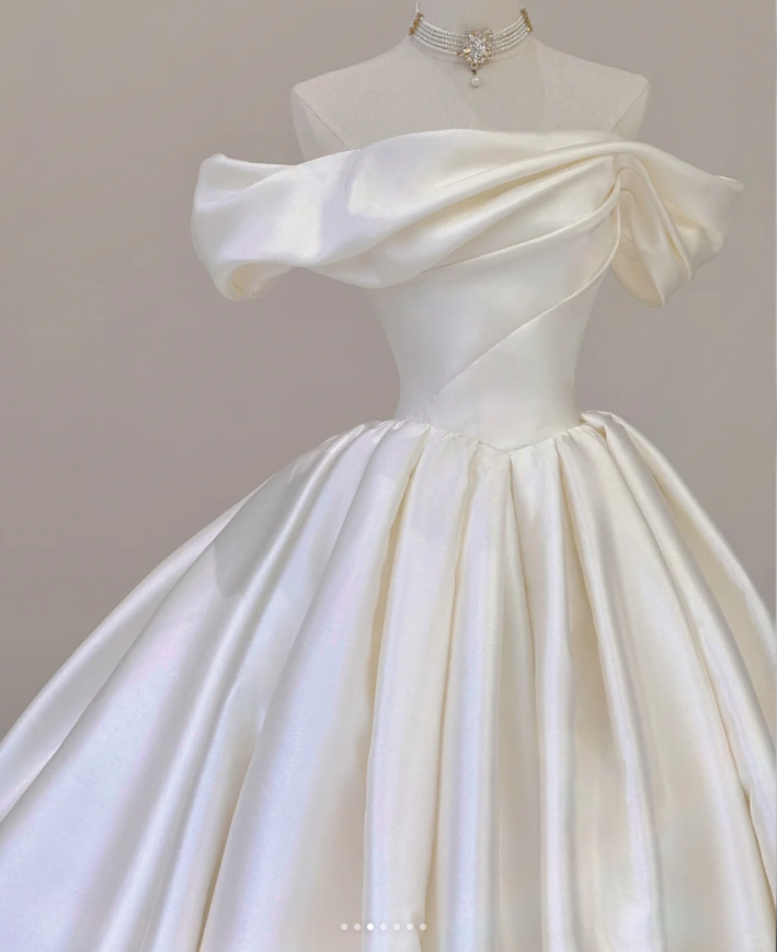 Elegant Ball Gown Off The Shoulder Satin Wedding Dresses White Brides Dress P0002