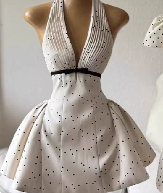 Simple Homecoming Dress Halter Pleated Prom Dress Back to School Outfits Party Dress  D6284