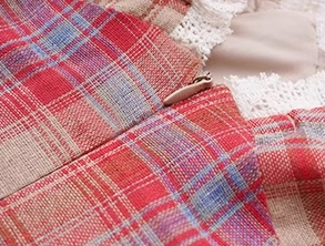 Tea break French retro slim temperament red plaid dress new V-neck puff sleeve princess dress R0171