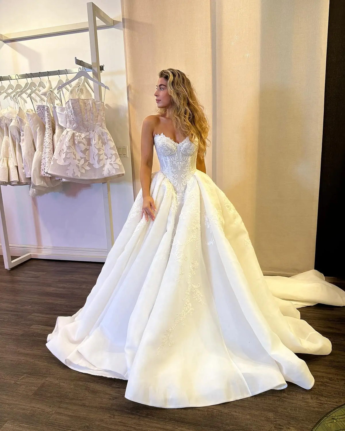 A line Wedding Dress Sweetheart Bridal Gowns Lace Appliques Bride Dresses