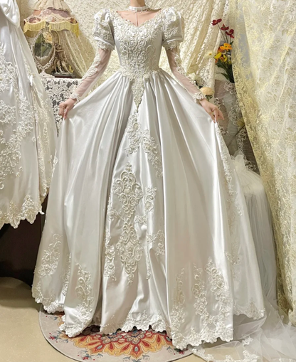 Gorgeous V Neck Satin Lace Appliques Beaded White Formal Ball Gown Long Wedding Dress Bridal Gowns