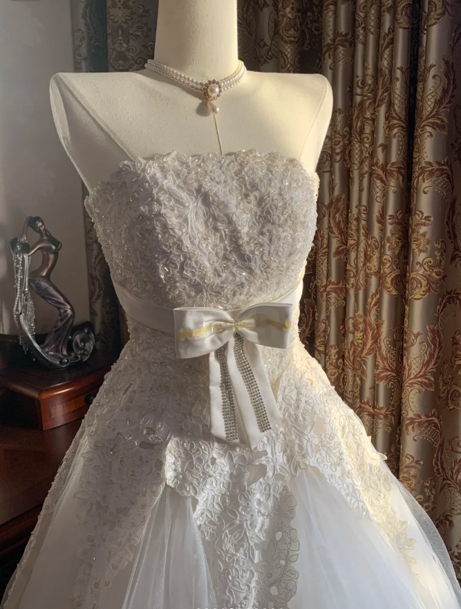 Pretty Strapless Tulle Appliques Beaded Long Wedding Dress D1720