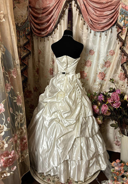 Simple Ball Gown Strapless Sleeveless Pleats White Satin Wedding Dress