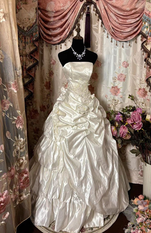 Simple Ball Gown Strapless Sleeveless Pleats White Satin Wedding Dress