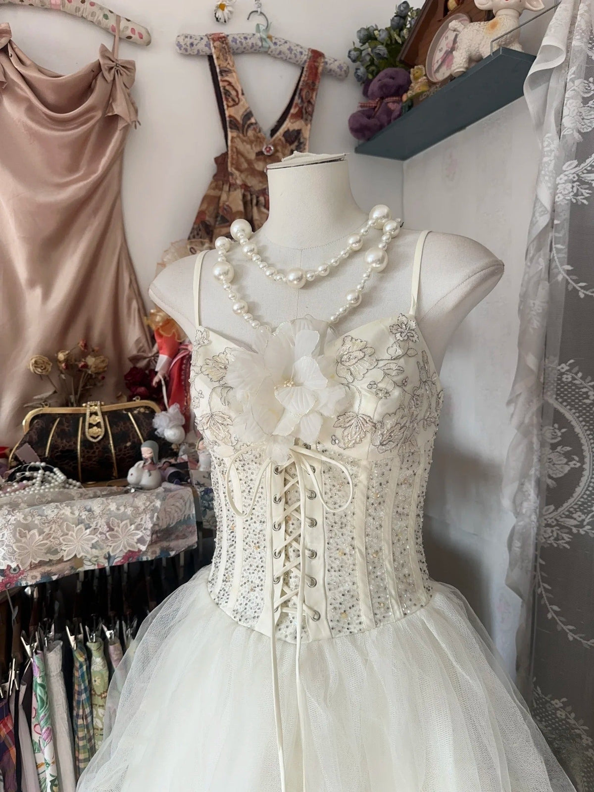 Vintage Ball Gown Spaghetti Straps Sleeveless Long White Evening Dress Prom Dresses