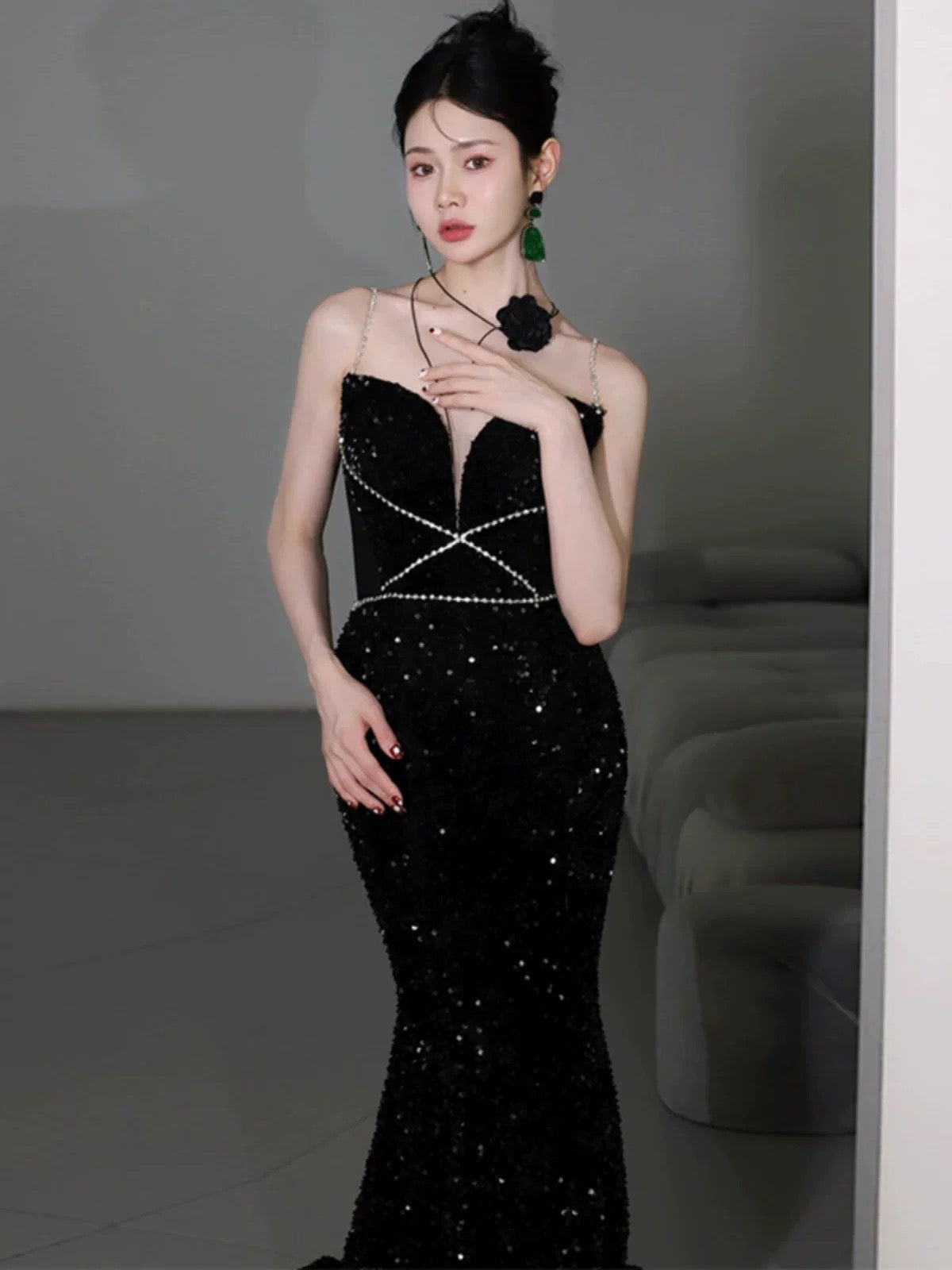 Classy Mermaid Spaghetti Straps Black Sequin Long Evening Gowns Prom Dress
