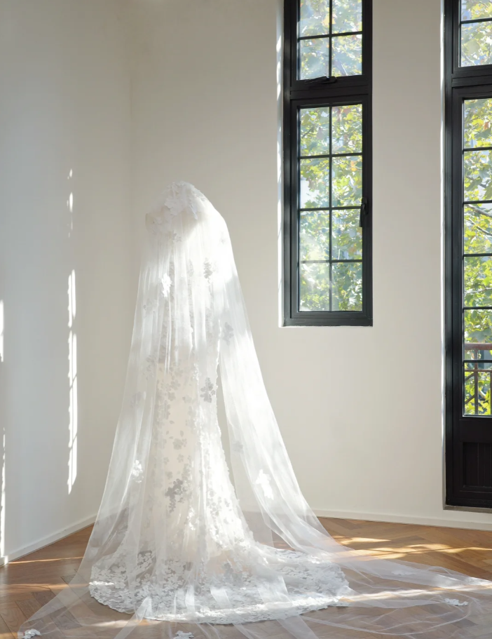 Pretty Sleeveless white Tulle Appliques Mermaid Long Wedding Dress Bridal Dress D2156