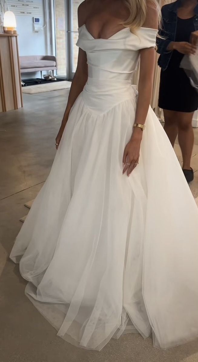 Dreamy Wedding Dress Ball Gown Off The Shoulder White Tulle Summer Long Wedding Dresses Bridal Gowns W0128