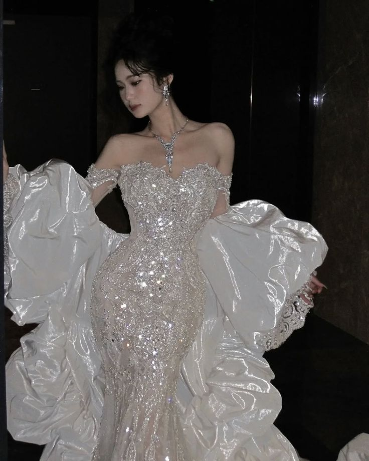 Gorgeous Off The Shoulder Tulle Lace Mermaid Long Wedding Dress Formal Bridal Dress With Cape D1977