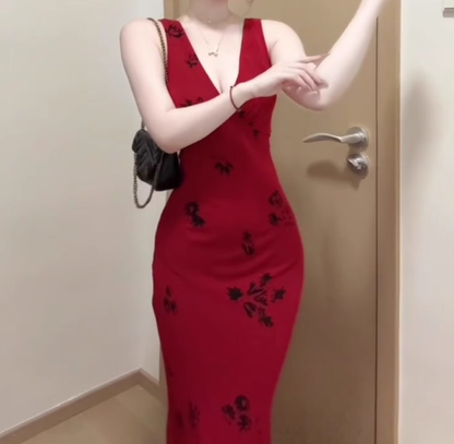 Retro V-neck red suspender dress sexy waist temperament hip fishtail long skirt R0712