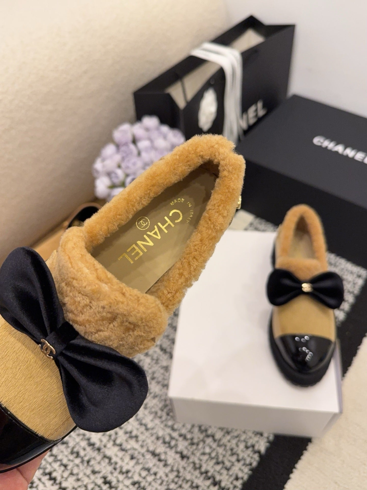 CC 26 Fur-lined Loafer With Bow Black Beige Wool Leather 588824
