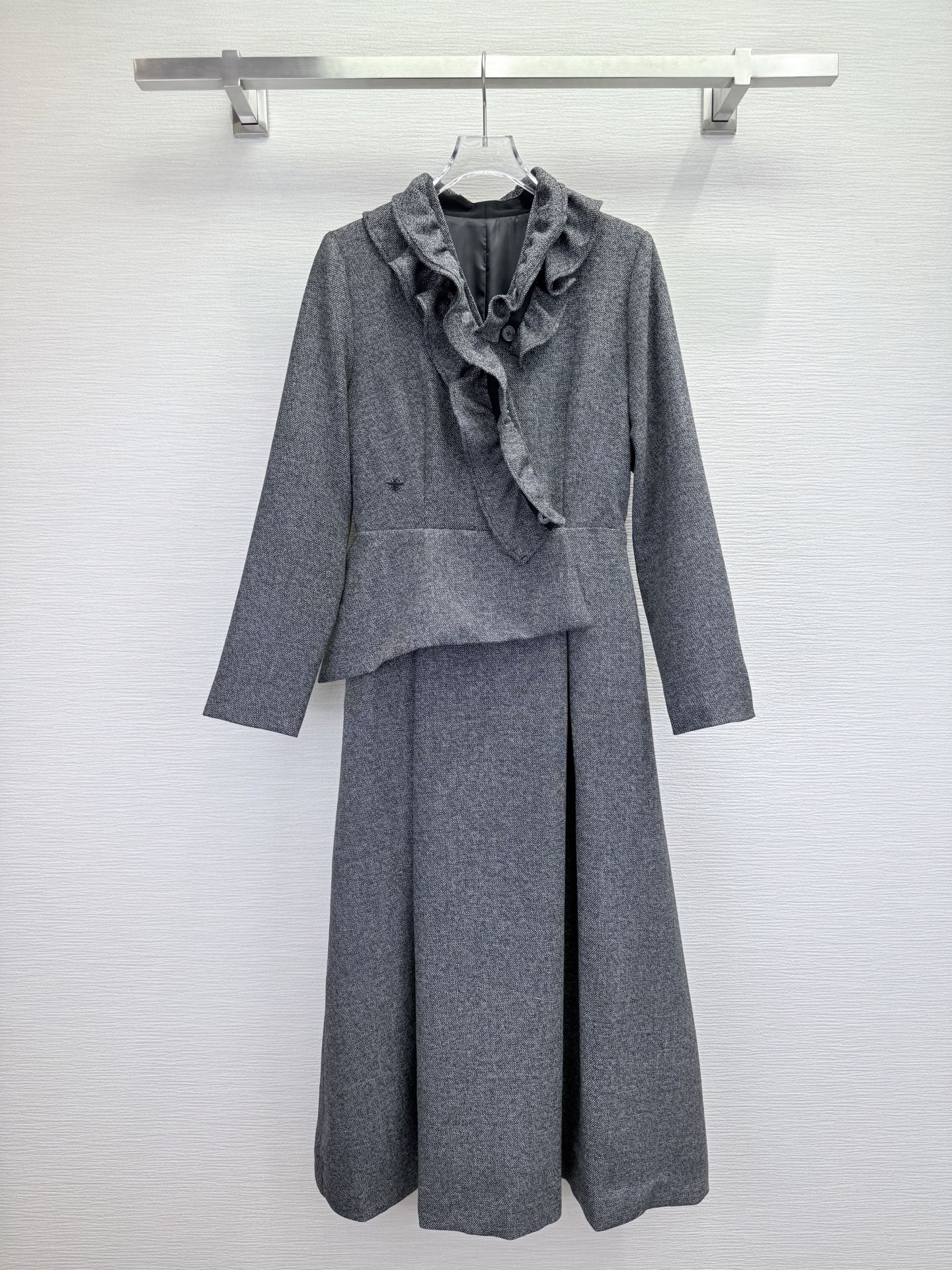 CD 25SS Ruffled V-neck Dress Gray Wool 306506