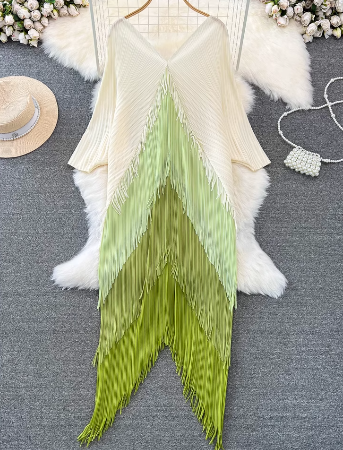 Temperament Sanyake pleated long-sleeved V-neck backless loose tassel gradient color irregular dress R0402