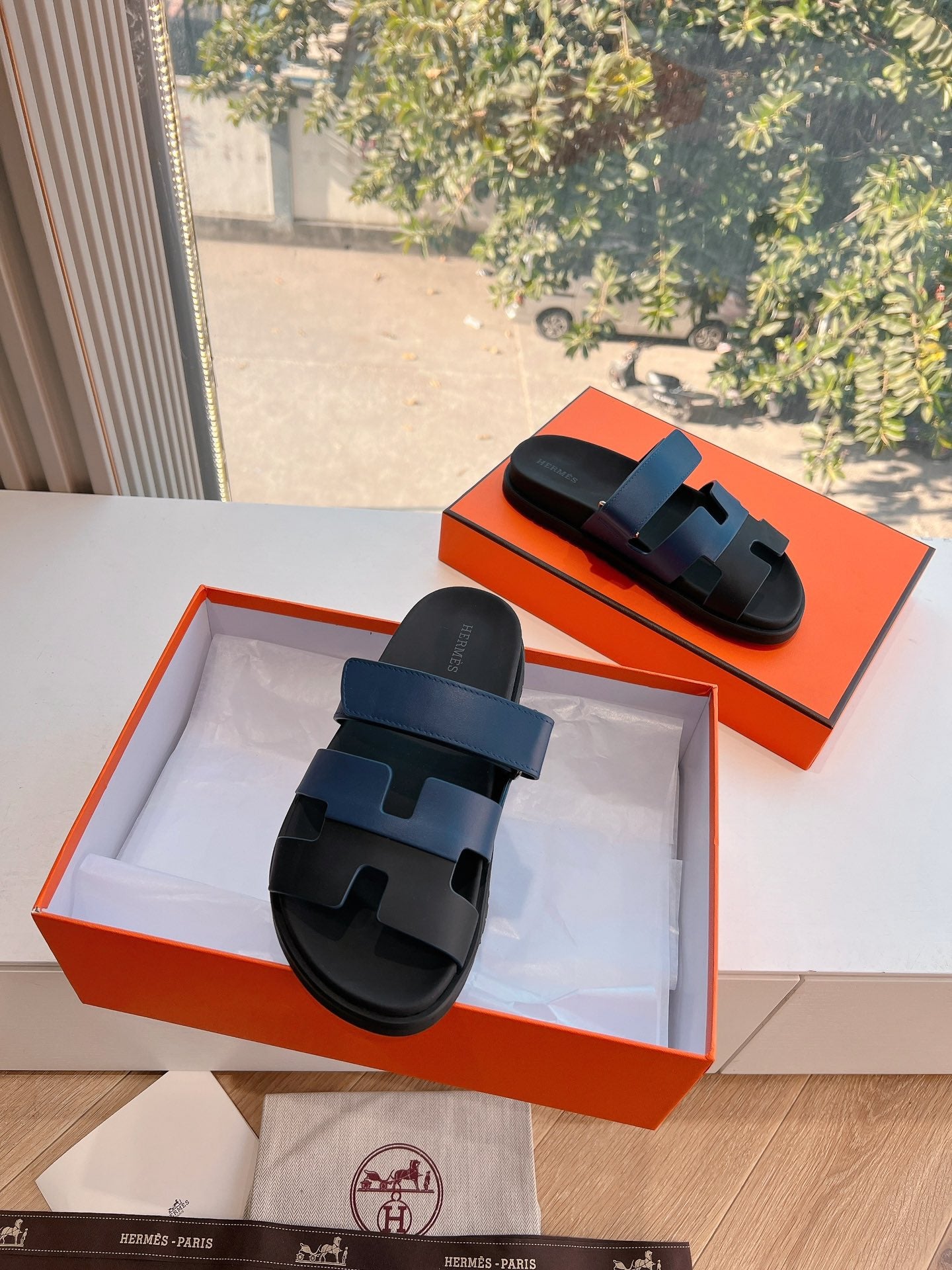 CHYPRE SANDAL IN AEGEAN BLUE MIX BLACK CALFSKIN