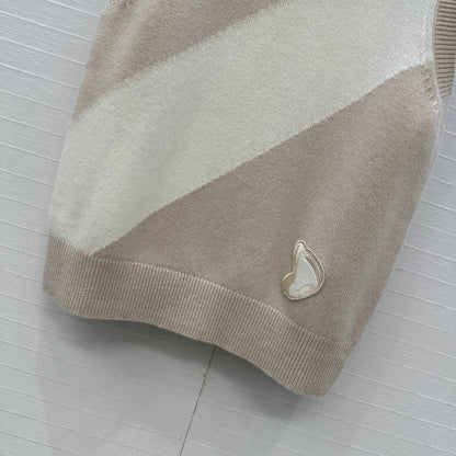 HM Embroidered Logo Vest in Beige and White Cashmere