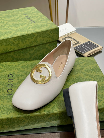 BLONDIE LOGO-PLAQUE LOAFERS IN WHITE CALFSKIN