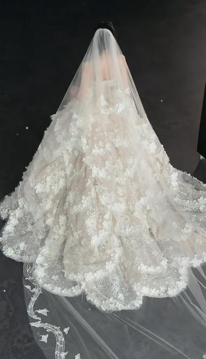 Chic A-Line Long Wedding Dress Tulle Strapless White Bridal Gown Appliques Sleeveless Bridal Dresses