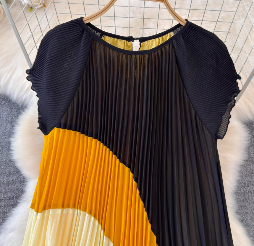 New 2025 large size short-sleeved mid-length dress loose and slim contrast color fresh temperament dress R0391