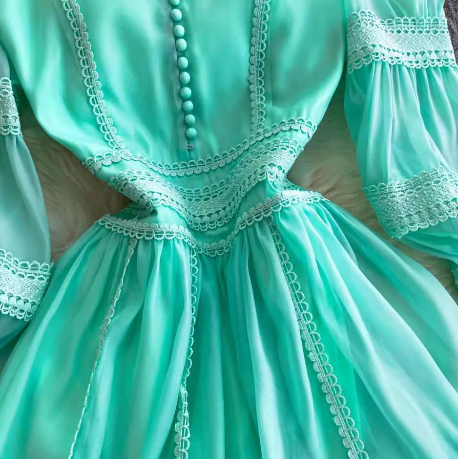 Lace splicing lantern sleeve winter short skirt lady French temperament waist slim ruffled small dress R0317
