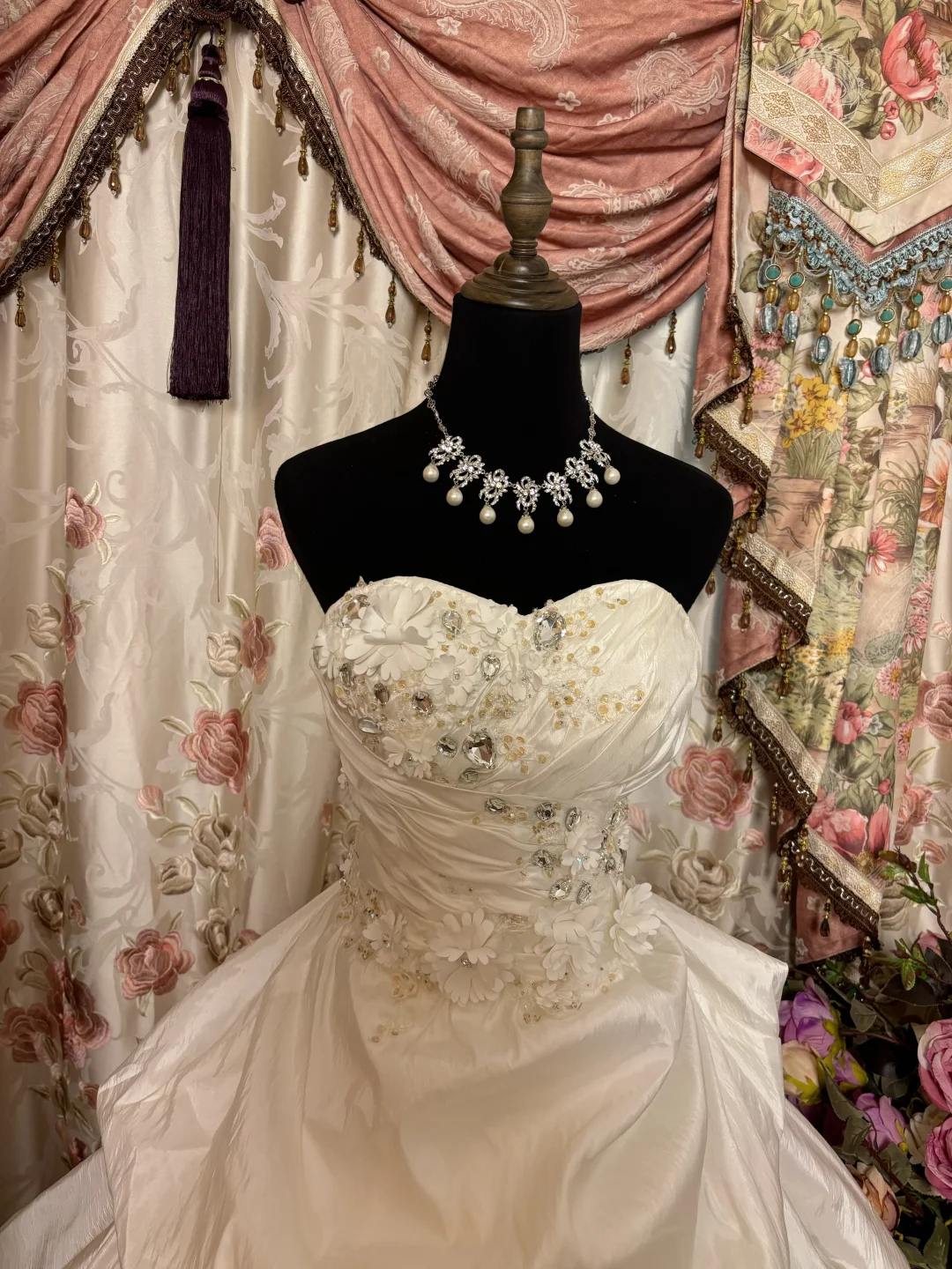 Retro White Strapless Beading A-Line Satin Vintage Wedding Dress Evening Gown, D612