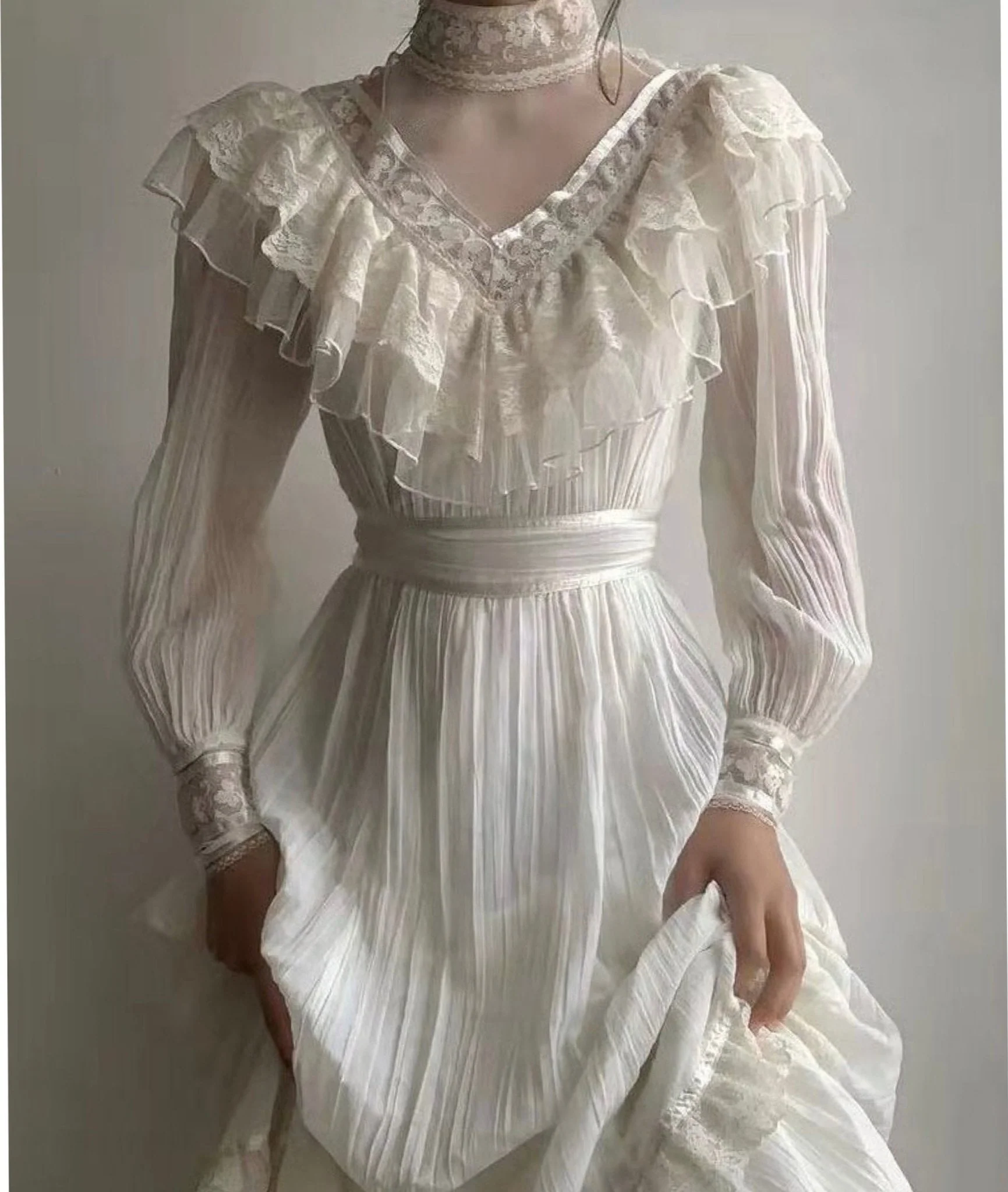 White High Neck Long Sleeves A-Line Chiffon Lace Vintage Long Party Dress, D640