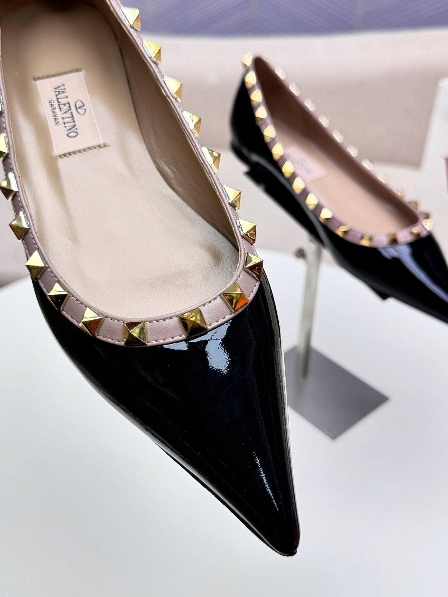 ROCKSTUD FLAT PUMP IN BLACK CALFSKIN