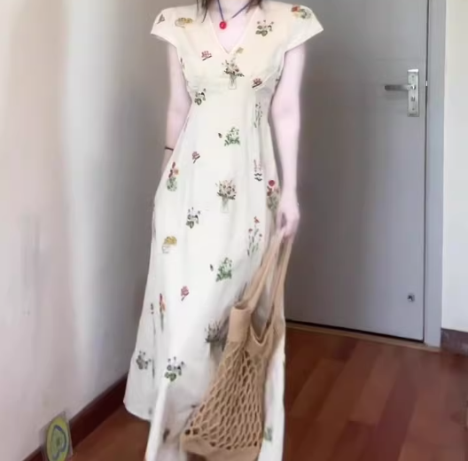 Retro v-neck floral dress 2025 new gentle temperament waist a-line long skirt R0747