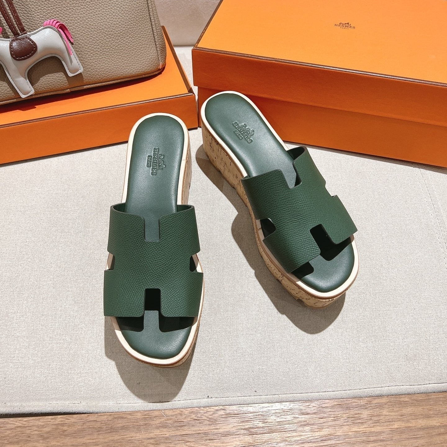 HM 25S HIGH WEDGE SANDALS IN DARK MOSS GREEN LAMBSKIN STYLE 32