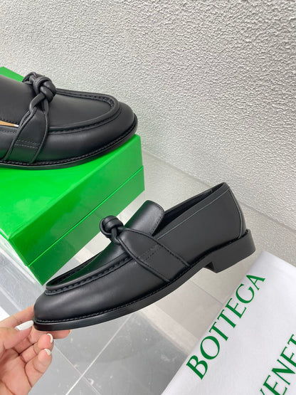 Bottega Veneta 2025 Astaire Knot-detailed Black Leather Loafer