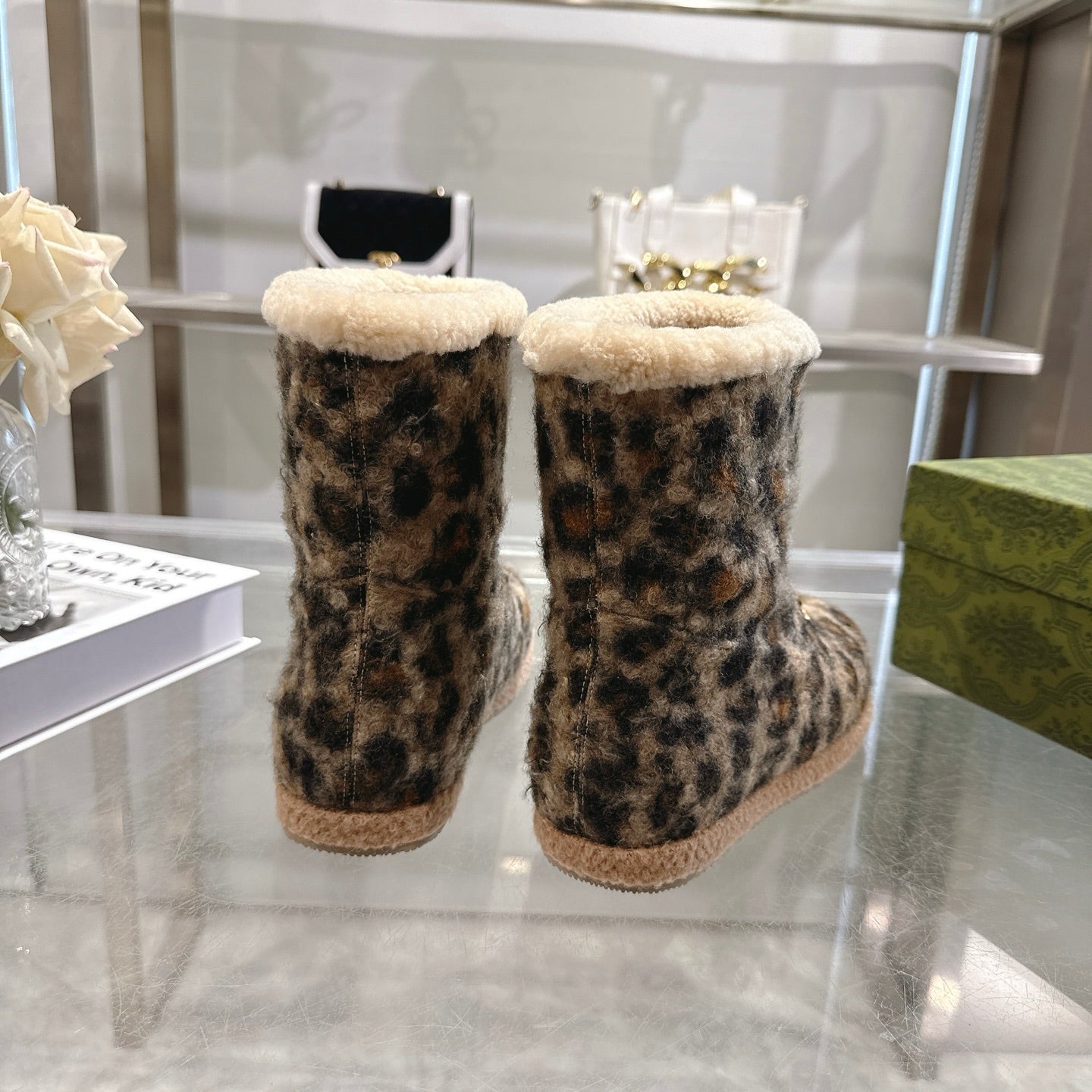 GG Horsebit Snow Leopard Woolen Fleece 576258