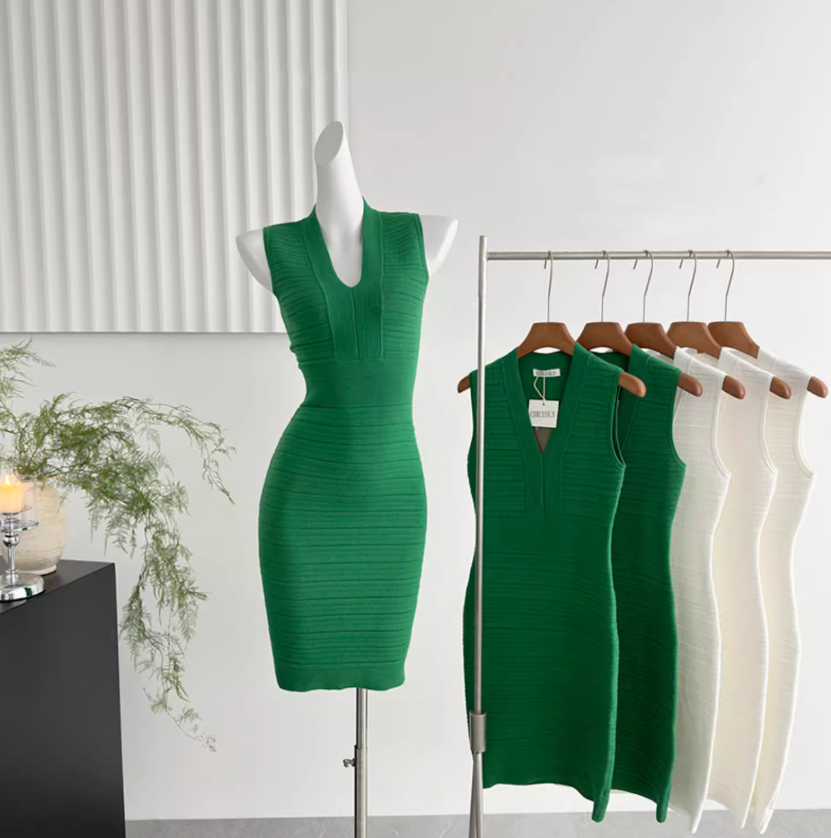 V-neck sleeveless knitted dress, elegant and slim, hip-hugging, high-end vest dress R0284
