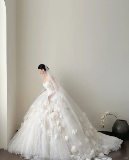 Elegant White Trailing Heart-Shaped Neckline 3D Floral Tulle Ball Gown Wedding Dresses