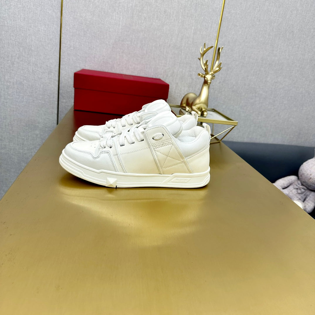 One Stud Sneaker Garavani Calfskin Fabric White