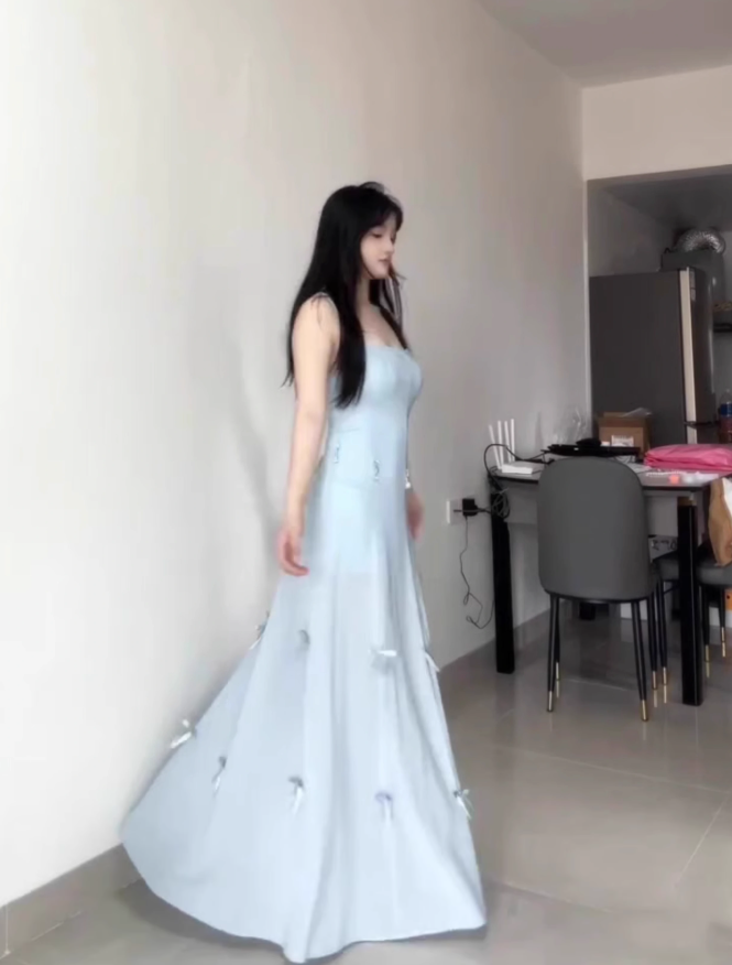 One dress with multiple wears Blue bow suspender dress Gentle temperament waist A-line long skirt R0464