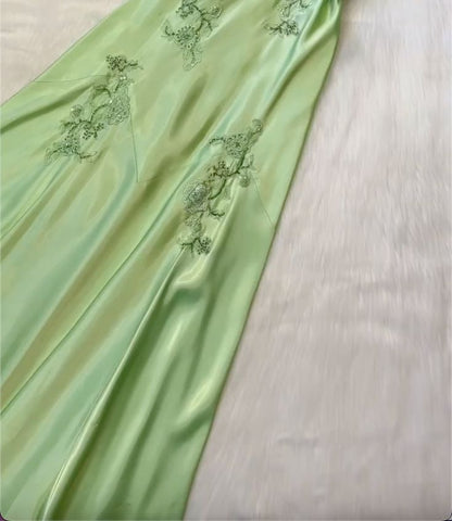 Green V-Neck Exquisite Embroidery Long Satin Ball Gowns Prom Dresses