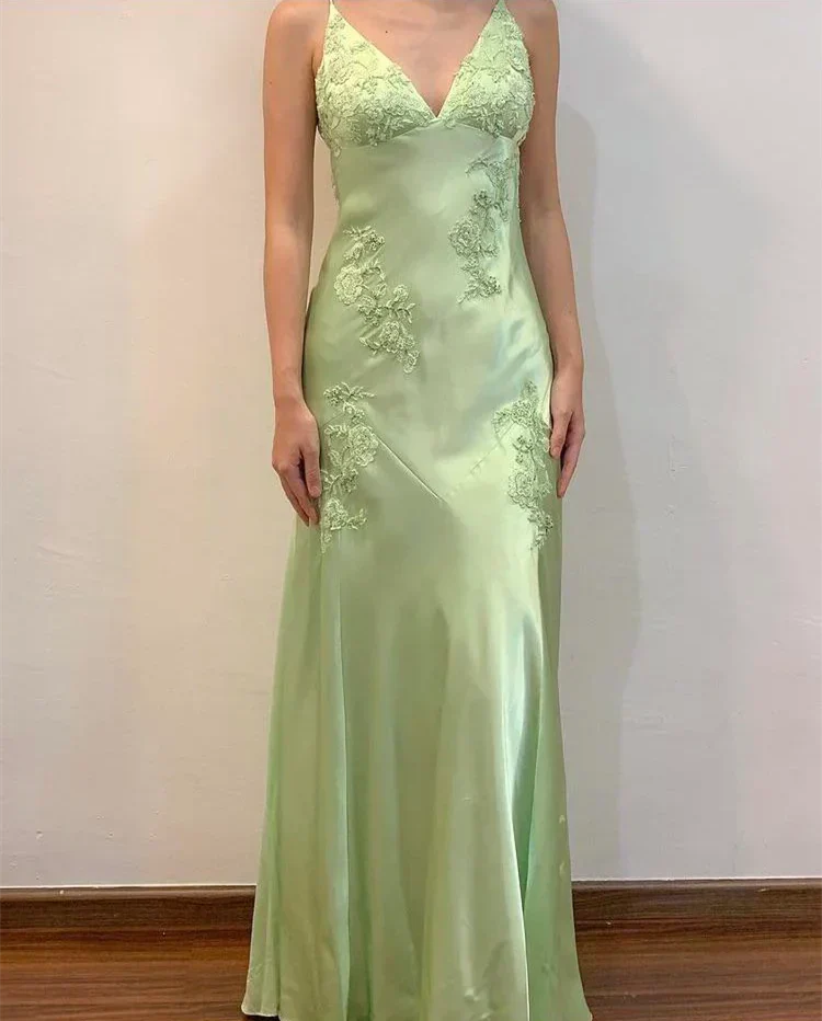 Green V-Neck Exquisite Embroidery Long Satin Ball Gowns Prom Dresses