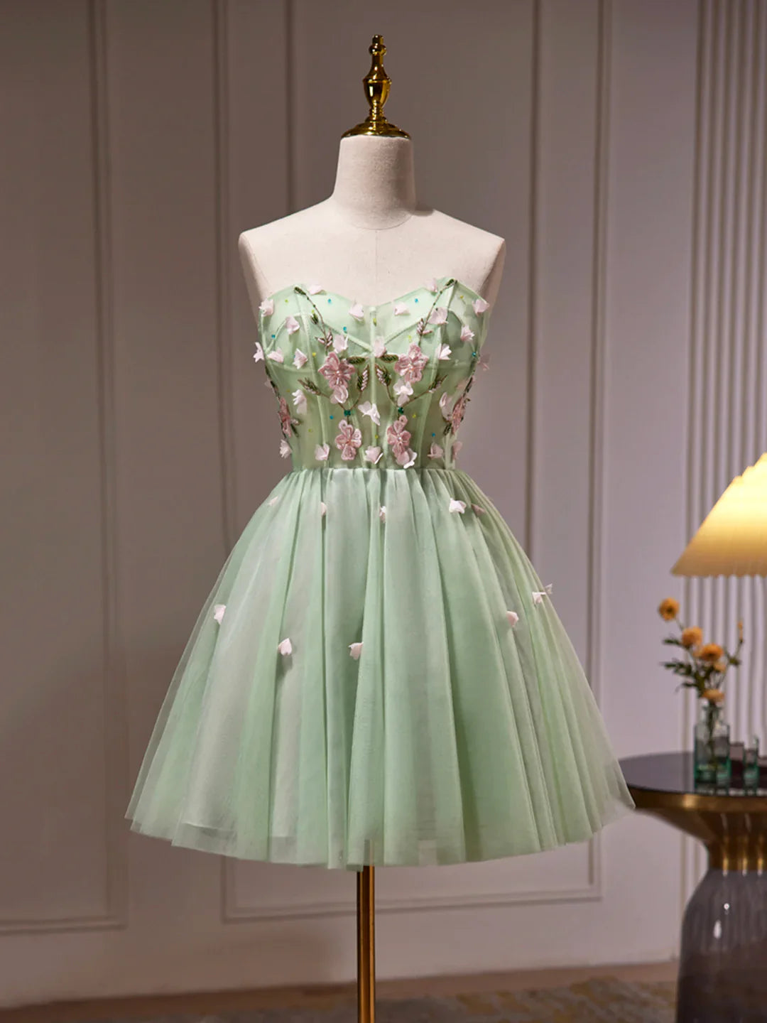Charming Homecoming Dress Sweetheart Tulle Beaded Flowers Short Prom Dress Back to School Outfits Party Dress  D6092
