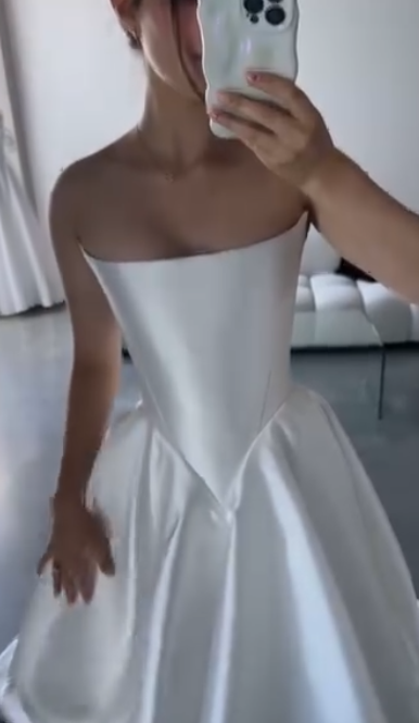 Pretty Wedding Dress Ball Gowns Strapless White Satin Long Wedding Dresses Bridal Gown