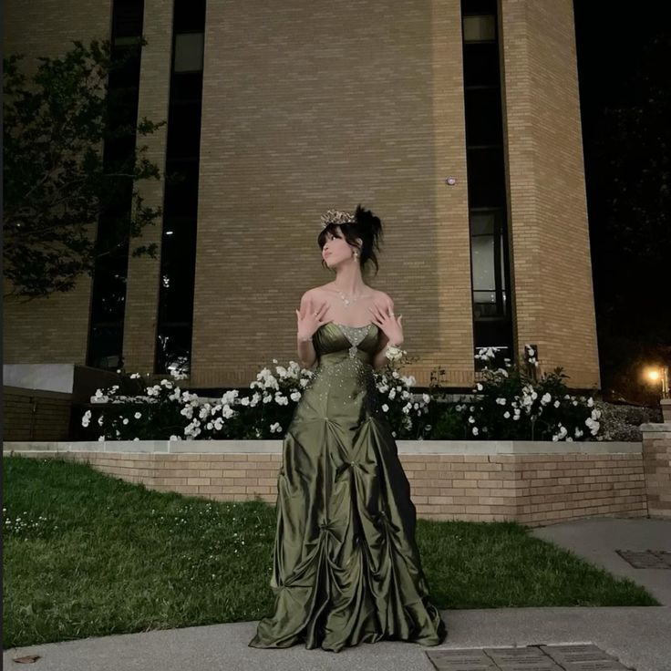Retro Ball Gowns Strapless Green Ruffles Satin Long Prom Dress