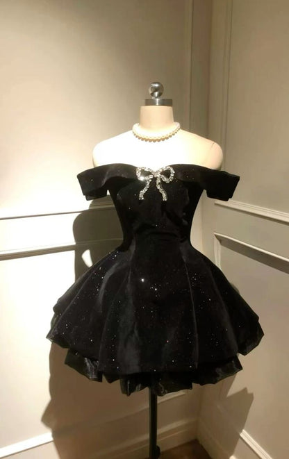 Sexy Ball Gowns Off The Shoulder Black Velvet Short Prom 8Th Grade Homecoming Dress Summer Middle School Hoco Dresses 6Th Grade Graduation Outfits