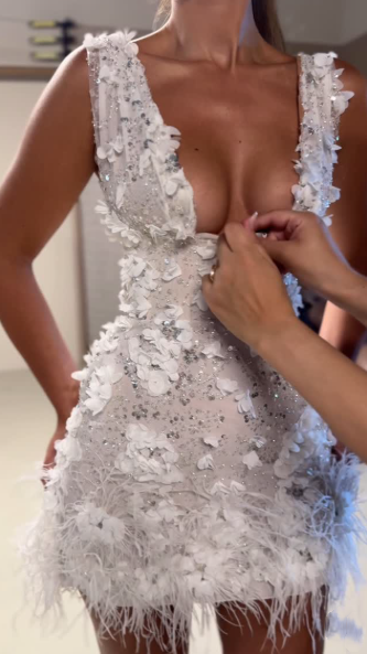Sparkly Sheath V Neck White Feathers Beaded Wedding Dress Short Bridal Gowns Wedding Dresses